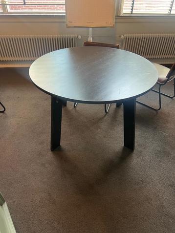 houten ronde tafel 130 diameter beschikbaar voor biedingen