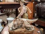 Antiek porseleinen hond. Royal Dux €250. 38x45., Ophalen