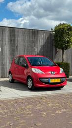Peugeot 107 1.0 12V 3DR 2006 Rood, Auto's, Voorwielaandrijving, 765 kg, 4 stoelen, 68 pk