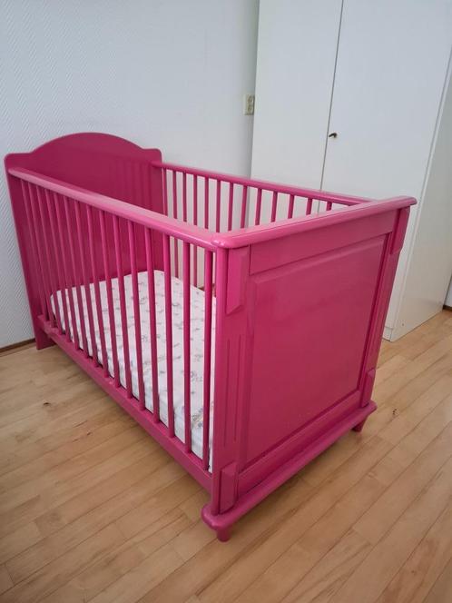 kinderledikantjes met commodo en bijbehorende zaken., Kinderen en Baby's, Babywiegjes en Ledikanten, Gebruikt, Ledikant, Ophalen