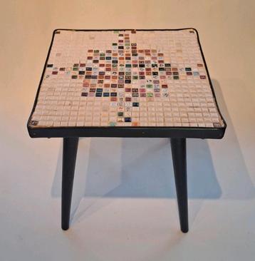 Vintage Retro Tafeltje met Mozaïek beschikbaar voor biedingen