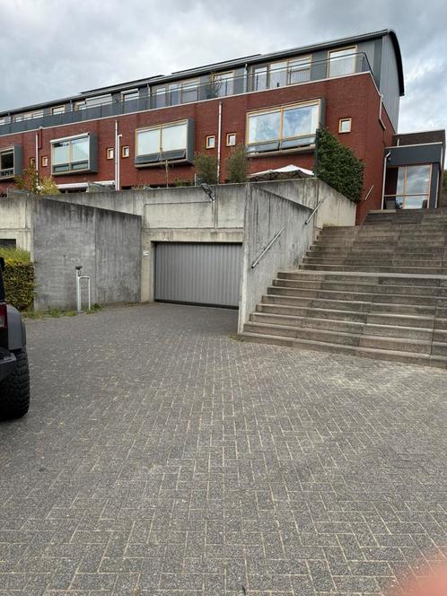 Parkeerplaats(en) in garage Akersteenweg Maastricht te koop, Huizen en Kamers, Garages en Parkeerplaatsen, Limburg