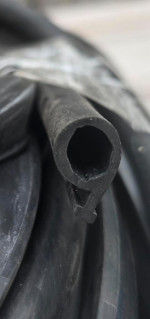 Rubber Seal Strip – EPDM Aprox 14-15 m., Doe-het-zelf en Verbouw, Dakpannen en Dakbedekking, Overige materialen, Zwart, 15 m² of meer