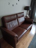 Lederen bank, bruin, Prominent, Huis en Inrichting, Banken | Bankstellen, Ophalen, Minder dan 75 cm, 150 tot 200 cm, Tweepersoons