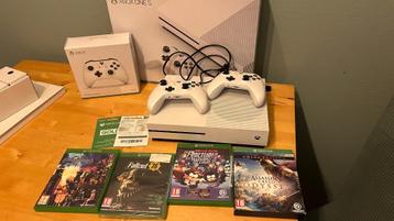 Xbox One S – bijna nieuw, 2 controllers, 4 spellen beschikbaar voor biedingen