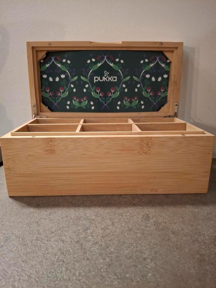 Pukka Theedoos - Mooie Bewaardoos voor Thee, Huis en Inrichting, Woonaccessoires | Kisten, Zo goed als nieuw, Minder dan 50 cm
