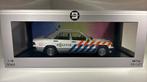 Mercedes 190 ducht police 1993 triple9 1.18, Hobby en Vrije tijd, Modelauto's | 1:18, Overige merken, Ophalen of Verzenden, A