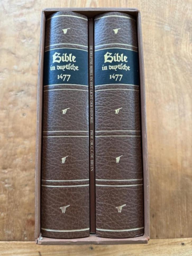 Zeer fraaie 2-delige Delftse Bijbel, Antiek en Kunst, Antiek | Boeken en Bijbels, Ophalen of Verzenden
