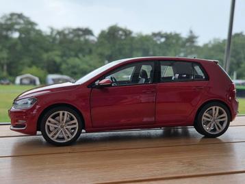 KOOPJE!! Volkswagen Golf 7 - 5DRS + PANODAK - 1:18 Norev beschikbaar voor biedingen