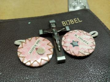 Lot oude relikwieën  beschikbaar voor biedingen