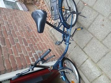 Laag instap model met handrem en standaard. beschikbaar voor biedingen
