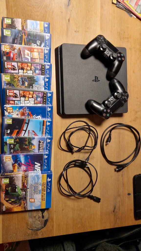 PS4 met 2 controllers, kabels en 9 games!, Spelcomputers en Games, Spelcomputers | Sony PlayStation 4, Gebruikt, Slim, 500 GB
