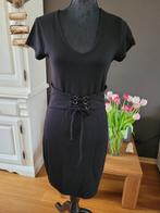 COOLCAT zwart jurkje met brede riem maat L valt als M Nieuw, Nieuw, Maat 38/40 (M), Ophalen of Verzenden, Coolcat