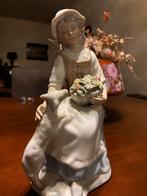 Porseleinen Tengra  Beeld Vrouw met Schaap 25 cm HOOG, Antiek en Kunst, Ophalen