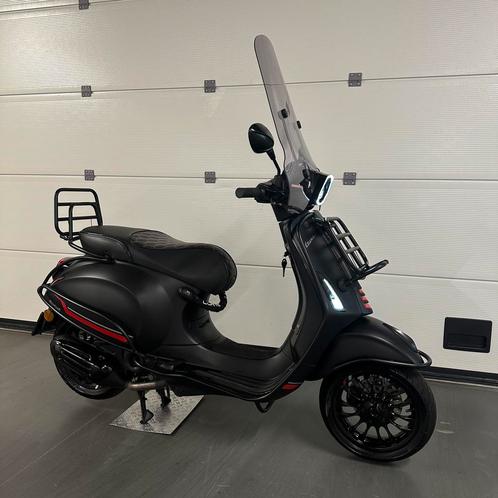 Vespa Sprint 2022 Mat zwart 2493Km Brom of Snor Met GARANTIE, Fietsen en Brommers, Scooters | Vespa, Zo goed als nieuw, Vespa S