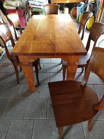 Massieve teaktafel (160 x 80 cm) met 6 bijpassende stoelen beschikbaar voor biedingen