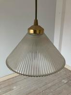 2 Vintage hanglampen met geribbeld glas, Huis en Inrichting, Lampen | Hanglampen, Ophalen of Verzenden, Gebruikt, Glas, Minder dan 50 cm