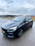 BMW 2-Serie Active Tourer 225xe 224pk Aut 2015 NAP, 136 pk, Zwart, Zwart, 93 €/maand