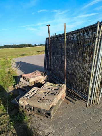 Bouwhekken met voet in rek beschikbaar voor biedingen
