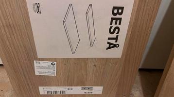 IKEA Besta Kastplanken beschikbaar voor biedingen