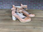 Cognac kleurige pumps maat 38, Bruin, Ophalen of Verzenden, Zo goed als nieuw, Schoenen met hoge hakken