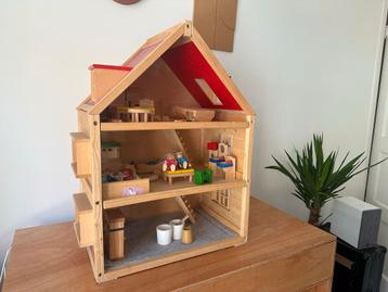 Houten Poppenhuis met Meubels beschikbaar voor biedingen
