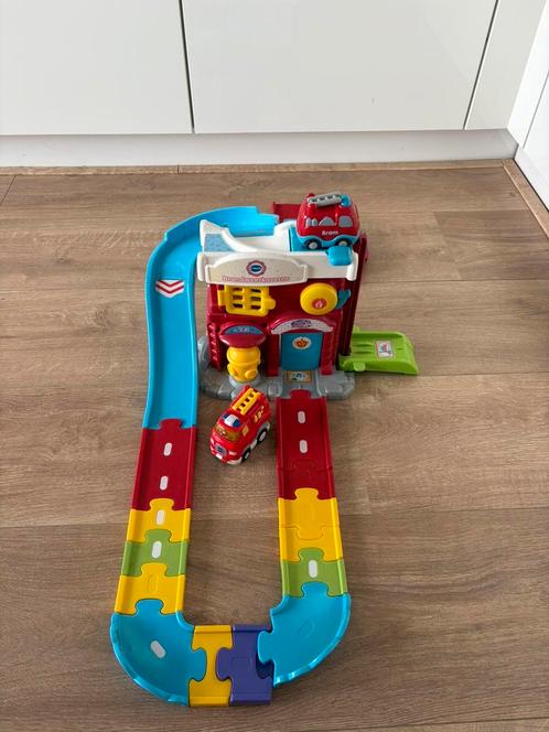 Vtech ToetToet Brandweerkazerne incl 2 auto’s, Kinderen en Baby's, Speelgoed | Vtech, Gebruikt, Ophalen