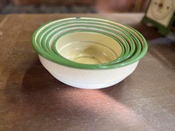 emaille kommen, pannetjes etc uit grootmoeders tijd beschikbaar voor biedingen