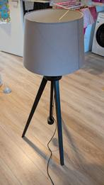 Mooie Staande Lamp met Driepoot Ikea, Huis en Inrichting, Lampen | Vloerlampen, Ophalen, Hout, 100 tot 150 cm, Zo goed als nieuw