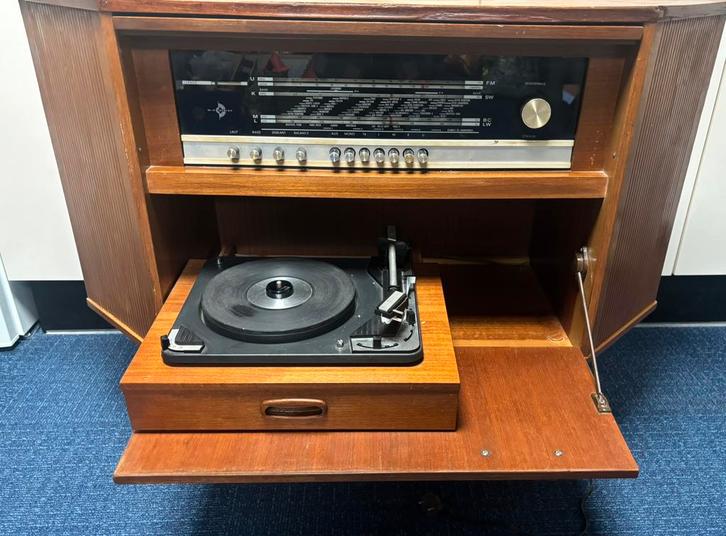 Jaren 60 teakhouten radio stereo meubel, Antiek en Kunst, Antiek | Tv's en Audio, Ophalen