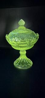 Bonbonniere van mangaanglas, Antiek en Kunst, Antiek | Glas en Kristal, Ophalen of Verzenden