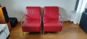2 Rode Montèl leren stoelen beschikbaar voor biedingen