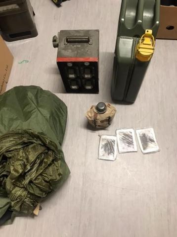 Divers militair materiaal beschikbaar voor biedingen