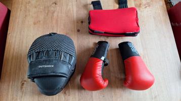 Boksen handschoenen 4oz en 2 pads beschikbaar voor biedingen