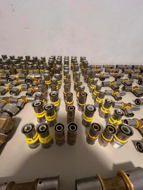 Uponor Wavin GAS pers koppelingen 250 stuks Partij zie foto., Sieraden, Tassen en Uiterlijk, Piercings, Nieuw, Overige materialen