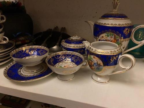 porceleinen mocca thee koffie serviesje 9 delig, Verzamelen, Porselein, Kristal en Bestek, Zo goed als nieuw, Compleet servies