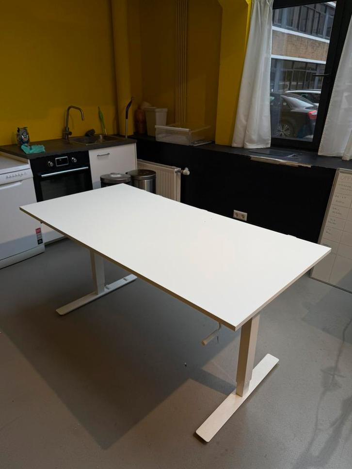 Ikea Desk with Adjustable Height 160x80cm, Huis en Inrichting, Bureaus, Zo goed als nieuw, Ophalen