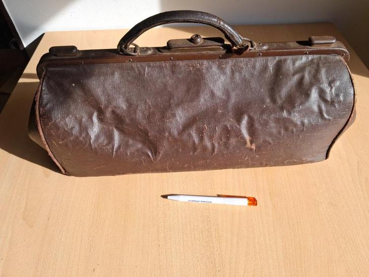 Originele stokoude bruin lederen oldtimer dokterstas, Antiek en Kunst, Antiek | Gereedschap en Instrumenten, Ophalen of Verzenden