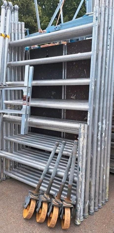Te koop nette zgan steiger werkhoogte 8.20 mtr, Doe-het-zelf en Verbouw, Steigers, Zo goed als nieuw, Rolsteiger of Kamersteiger