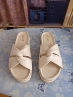 Slippers - Blasz, Slippers, Wit, Ophalen of Verzenden, Zo goed als nieuw