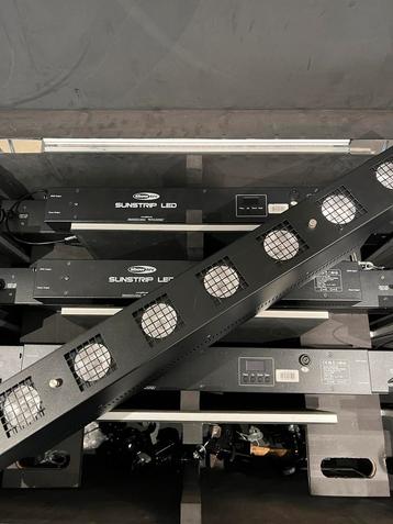 4x Showtec Sunstrip LED in flightcase beschikbaar voor biedingen