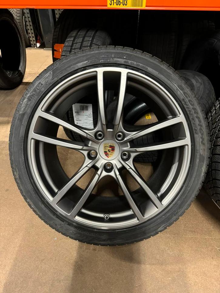 21 Inch Porsche Cayenne (GTS Turbo) met nieuwe winterbanden, Auto-onderdelen, Banden en Velgen, Banden en Velgen, Winterbanden