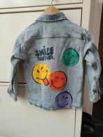 Spijkerjas maat 128 met smileys h&m, Ophalen of Verzenden, Zo goed als nieuw, Jongen of Meisje, Jas
