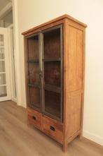 Hout / industriële vitrine kast in zeer goede staat, Huis en Inrichting, Kasten | Vitrinekasten, Ophalen, 50 tot 100 cm, Zo goed als nieuw