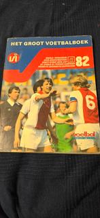 Het Groot Voetbalboek 1982, Boeken, Ophalen of Verzenden, Gelezen, Voetbal International, Balsport