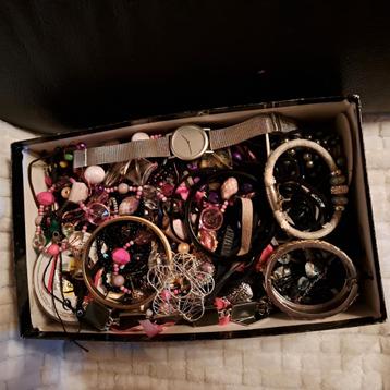 (r) Om te knutselen of sieraden te maken beschikbaar voor biedingen