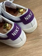 Nike Blazer Low - Heren - Wit/Paars - Maat 45 - NIEUW, Nieuw, Ophalen of Verzenden, Wit, Sneakers of Gympen