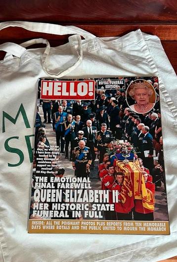 Hello! Magazine + Marks & Spencer shopping bag beschikbaar voor biedingen
