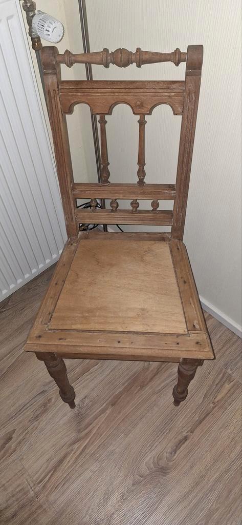 Antiek  Stoeltje, Antiek en Kunst, Antiek | Meubels | Stoelen en Banken, Ophalen