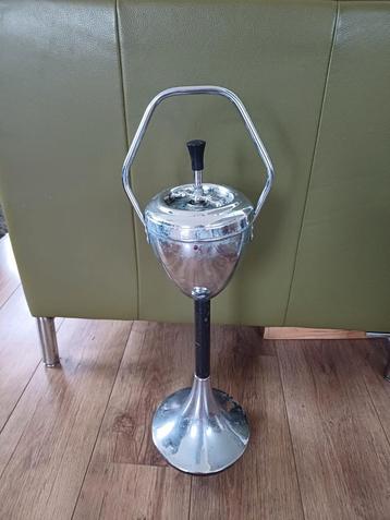 Leuke retro vintage chromen staande asbak beschikbaar voor biedingen